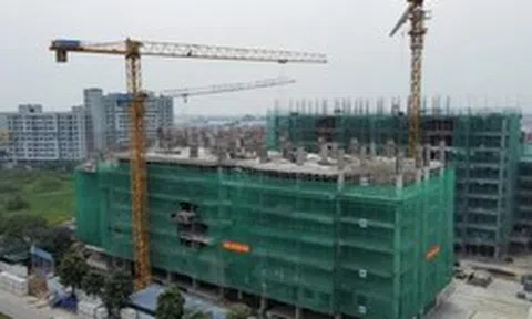 Doanh nghiệp bất động sản 'đứng ngồi không yên'