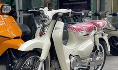 Honda Super Cub bản đặc biệt rao bán giá gấp đôi SH125i