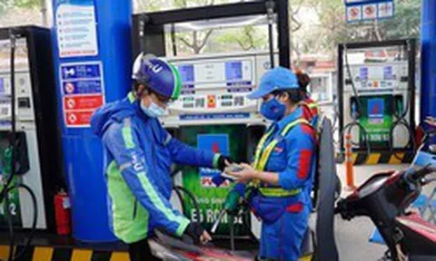 Việt Nam ứng phó linh hoạt thế nào giữa 'bão giá' xăng dầu toàn cầu?