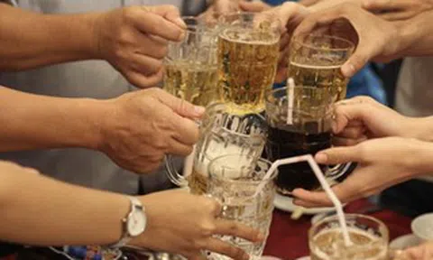 Ép người khác uống rượu, bia sẽ bị phạt 3 triệu đồng