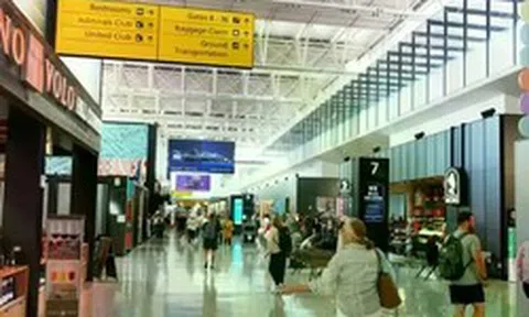 Giá vé máy bay càng ngày càng đắt