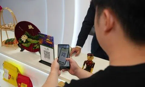 Du khách Trung Quốc có thể dùng ví điện tử Alipay để quét mã thanh toán tại Việt Nam