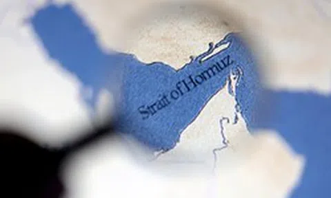 Chuyện gì đây: Iran đột ngột 'lật kèo', chặn 2 tàu chở LNG của đồng minh Mỹ ngay trước cửa eo biển Hormuz