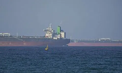 Hàng loạt hãng vận tải biển lớn nhất thế giới báo tin dữ từ Hormuz