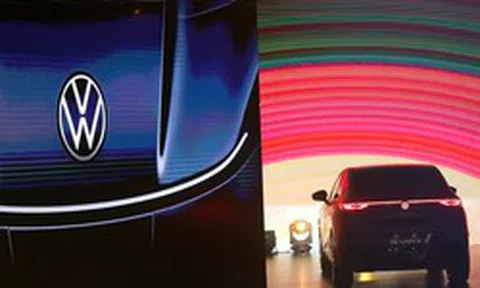 Xe xăng bất ngờ lên ngôi: Tập đoàn ô tô sở hữu hơn 100 nhà máy toàn cầu tuyên bố dừng làm xe điện, chuyển cả 1 cơ sở sang động cơ truyền thống