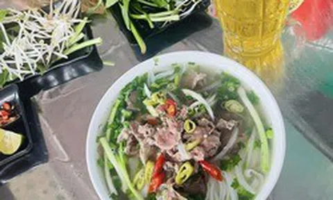 Giá tô phở tăng 10.000 đồng, chủ quán lời thêm hay chỉ ‘gồng lỗ’?