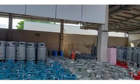 Vì sao giá xăng dầu giảm mạnh, giá gas vẫn ở mức cao?