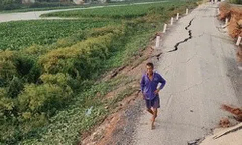 Sạt lở nghiêm trọng ở Tây Ninh, đường 60 m sụt lún