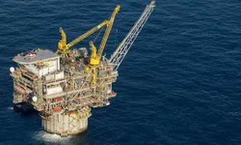 Khoan sâu xuống đáy biển, cột khí cao 160 mét bất ngờ phun lên ngùn ngụt, phát hiện 'kho báu' trữ lượng 100 triệu thùng