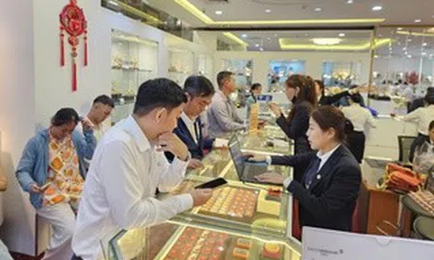 Tối 12-4, giá vàng miếng SJC thấp hơn vùng đỉnh trên 18 triệu đồng, chưa vội mua vào?