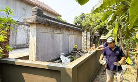 Tin mới về tấm bia cổ hơn 300 năm ở Thanh Hóa thành tường rào nhà dân