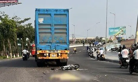 Clip: Tai nạn giữa xe máy và xe đầu kéo, nữ sinh ở Gia Lai tử vong tại chỗ