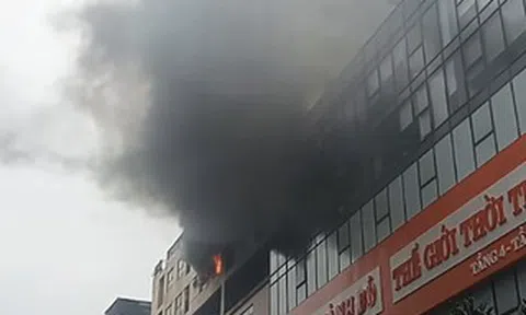 Cháy tại chung cư 24 tầng, nhiều người được giải cứu