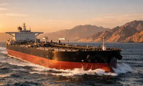 Siêu tàu chở dầu của một quốc gia ung dung vượt eo biển Hormuz trước lệnh phong toả của Mỹ