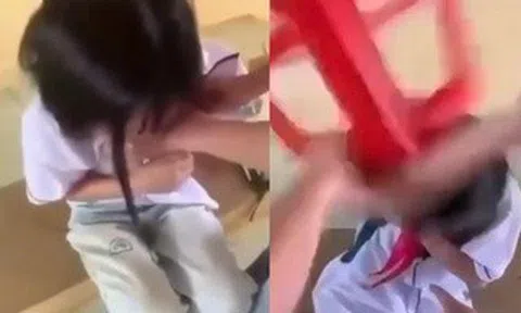 Nữ sinh lớp 8 bị bạn dùng ghế đánh vào đầu, cởi áo giữa lớp
