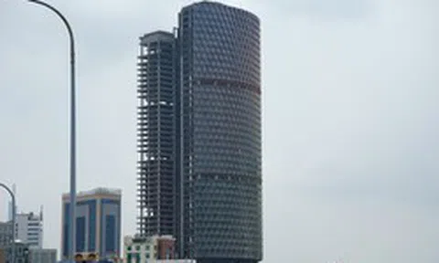 Tòa nhà "tai tiếng" trên đất vàng TPHCM: Số phận lao đao, trở thành khoản nợ xấu BĐS lớn bậc nhất, đến lớp vỏ rực rỡ mỗi đêm dù bên trong vẫn là khối bê tông khổng lồ