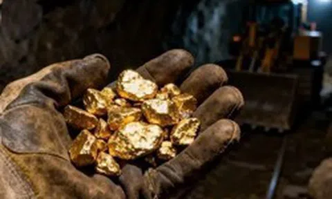 Đại gia khai thác vàng bạc lớn nhất Việt Nam "ngậm đắng" vì mỏ đất hiếm, cửa sáng bất ngờ từ một loại phụ phẩm khi Trung Quốc siết cung