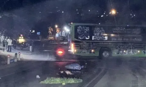 Xe khách tông xe máy, 2 người tử vong tại chỗ