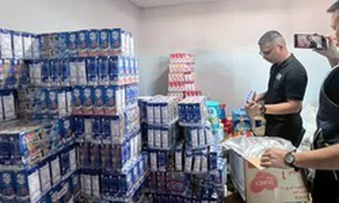 Đột kích một nhà máy, công an phát hiện đường dây sản xuất sữa hết hạn và bột ngọt, cà phê giả, tịch thu hơn 13.000 sản phẩm