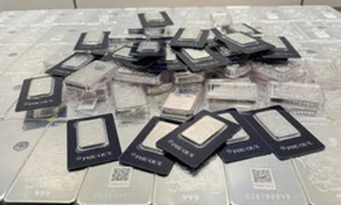 Giá bạc lại mất mốc 80 triệu đồng/kg