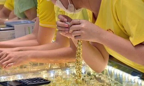 Giá vàng hôm nay, 23-4: Tiếp tục sụt giảm