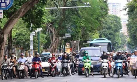 Hà Nội cấm xe máy xăng ở 11 tuyến phố từ 1-7: Người dân nói gì?
