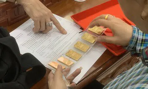 Tối 28-4, giá vàng thế giới đang giảm rất nhanh