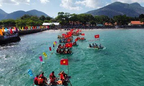 Hình ảnh xúc động trong ngày 30-4 tại đặc khu Côn Đảo