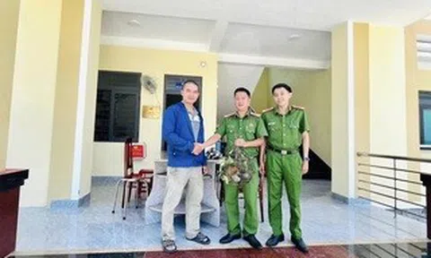 Bất ngờ phát hiện cá thể cu li quý hiếm leo dây điện trước nhà dân ở Gia Lai