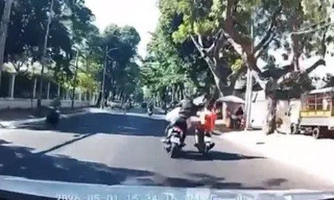 Clip gây phẫn nộ bị đánh từ phía sau, người đàn ông ngã nhào giữa đường
