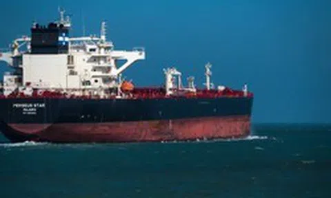 Eo biển Hormuz đóng băng, một địa điểm bất ngờ nhộn nhịp chưa từng có: 240 tàu chở dầu cập cảng chỉ trong 1 tháng, cả châu Á đổ xô đến mua hàng