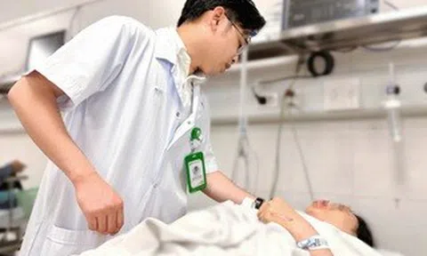 Thông tin từ bệnh viện về sức khỏe người phụ nữ sau khi được gần 20 người nâng xe buýt cứu