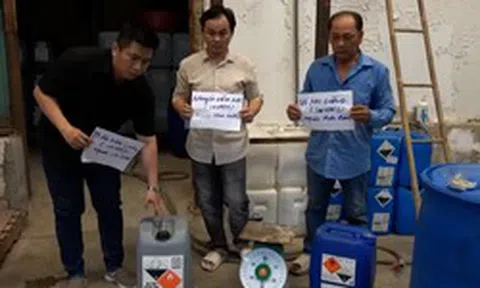 Phát hiện Giám đốc công ty sản xuất thực phẩm có hành vi lạ, công an Việt Nam lập tức theo dõi