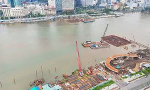 “Lá dừa nước” khổng lồ gần 1.000 tỷ đồng dần hiện ra giữa sông Sài Gòn, dự kiến đưa vào sử dụng dịp Quốc Khánh 2/9