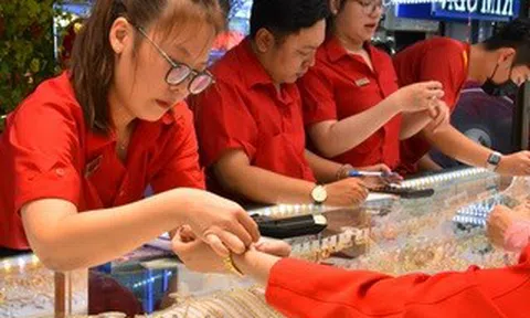 Giá vàng hôm nay 7-5: Tiếp tục tăng mạnh