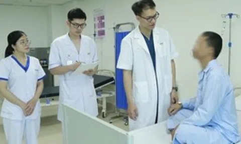 Người đàn ông bị em họ cắn đứt môi
