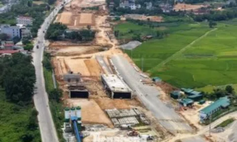 Cảnh công trường thi công tuyến đường nghìn tỷ nối Đại lộ Thăng Long với Hòa Bình