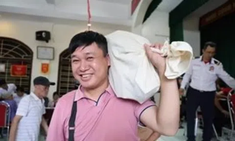Nỗi lòng nhiều người dân sau cảnh nhận hàng bao tải tiền đền bù dự án