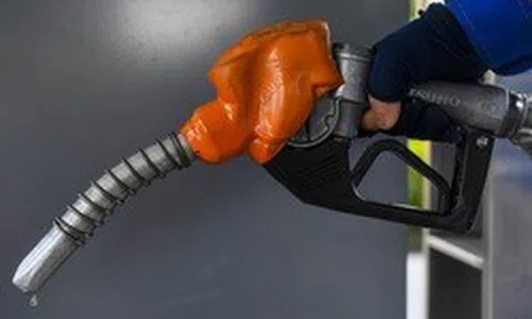 2 doanh nghiệp đầu mối xăng dầu bị phạt 320 triệu đồng