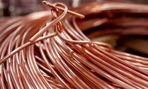 Giá đồng tiến sát mức cao kỷ lục