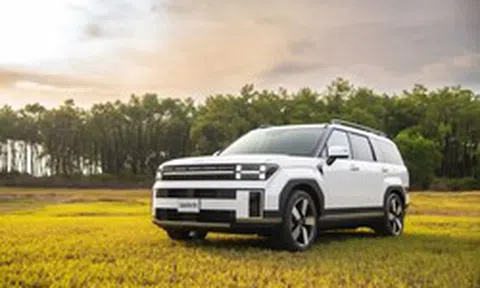 Tháng 5, Hyundai Santa Fe khuyến mại 220 triệu, Stargazer hơn 100 triệu