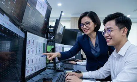 Sau phiên bán tháo, VN-Index "bật dậy" đầy bất ngờ