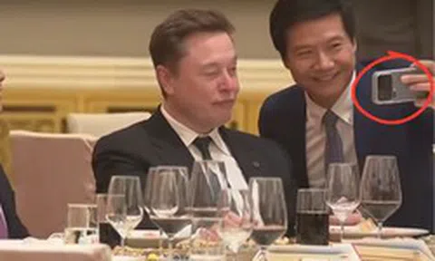 Tỷ phú Trung Quốc gặp Elon Musk, trên tay cầm món đồ "gây sốt" toàn cầu: Ở Việt Nam cũng có thể sở hữu