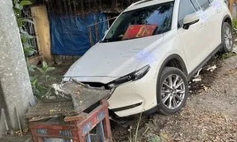 Nữ tài xế Trung Quốc tông sập quán nước, kéo lê chủ quán tử vong