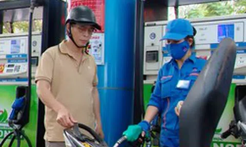 Điều gì xảy ra khi lần đầu tiên đổ xăng E10 cho xe máy?