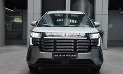 Loạt xe 7 chỗ 'đua' giảm giá đón hè