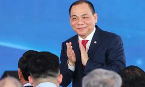 Tỷ phú Phạm Nhật Vượng bất ngờ xuất hiện bên cạnh Warrren Buffett