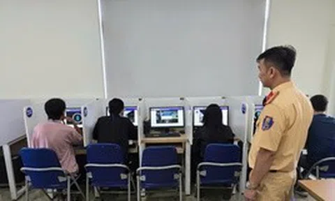 Bị trừ hết điểm giấy phép lái xe: Thi lại khó gấp đôi