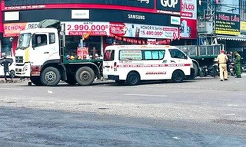 Tai nạn giao thông nghiêm trọng, người phụ nữ chạy xe đạp điện tử vong trong tích tắc