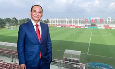 Tỷ phú Phạm Nhật Vượng 18 năm chi hàng trăm triệu USD cho bóng đá Việt Nam và cú bắt tay với 'nhà vua' V.League